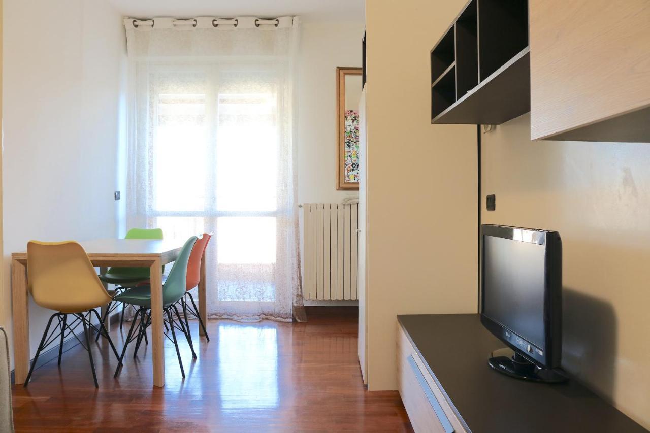 Happy Flat With Terrace Appartement Milaan Buitenkant foto